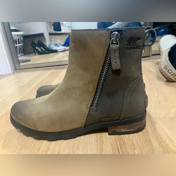 Sorel Emelia Zip Ankle Boots - Picture 4 of 11